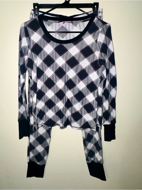 Victoria's Secret Other - Victoria's Secret Black/White Plaid Long-Sleeve Pajama Set